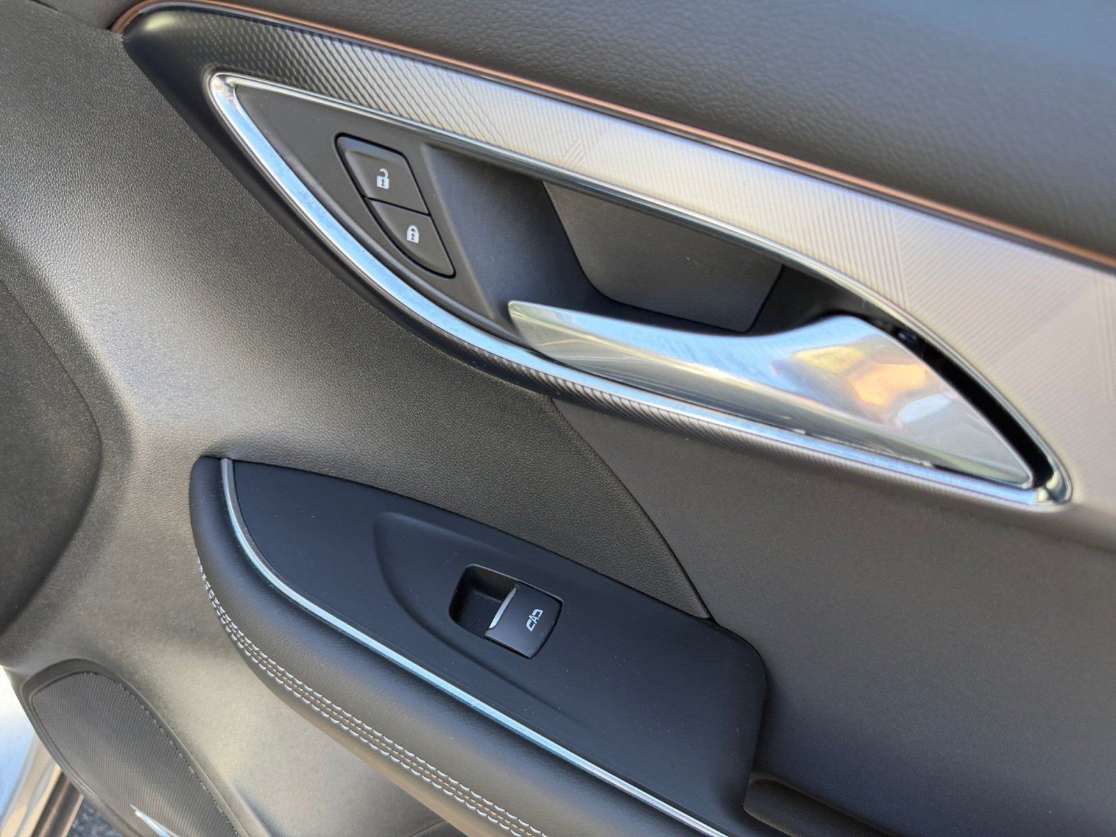 Used 2025 Buick Envision Sport Touring AWD/4WD image 16