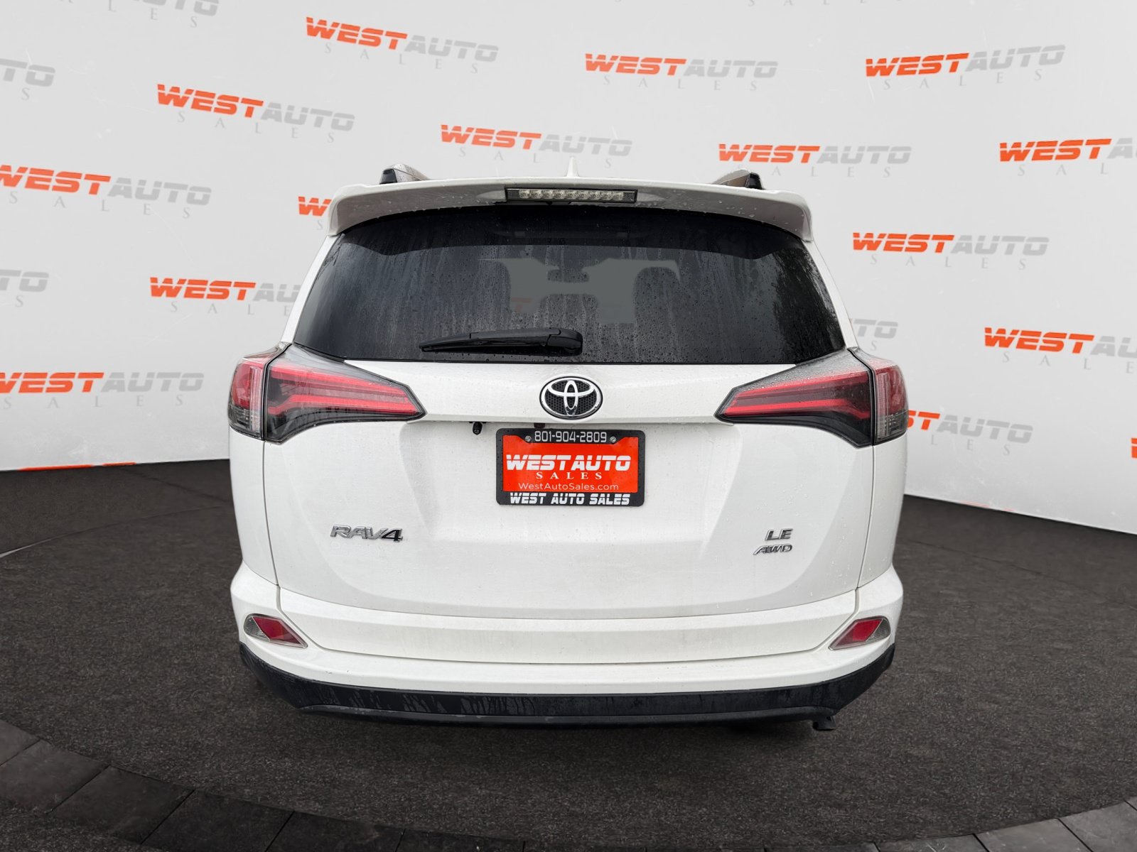Used 2018 Toyota RAV4 LE w/ All Weather Liner Package AWD/4WD image 4