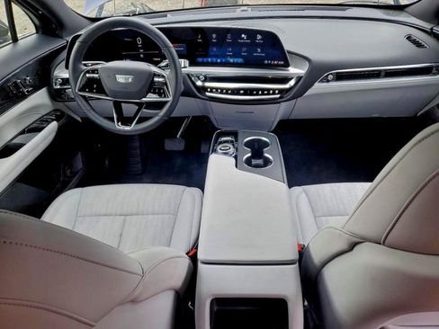 Used 2024 Cadillac Lyriq Luxury image 7