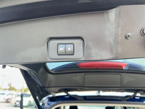 Used 2025 Nissan Rogue SV FWD image 24