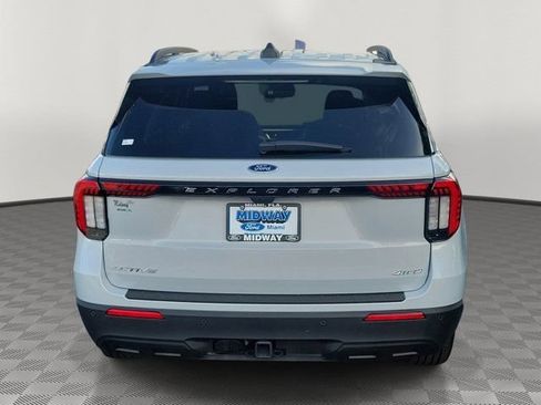 Used 2025 Ford Explorer Active AWD/4WD image 5