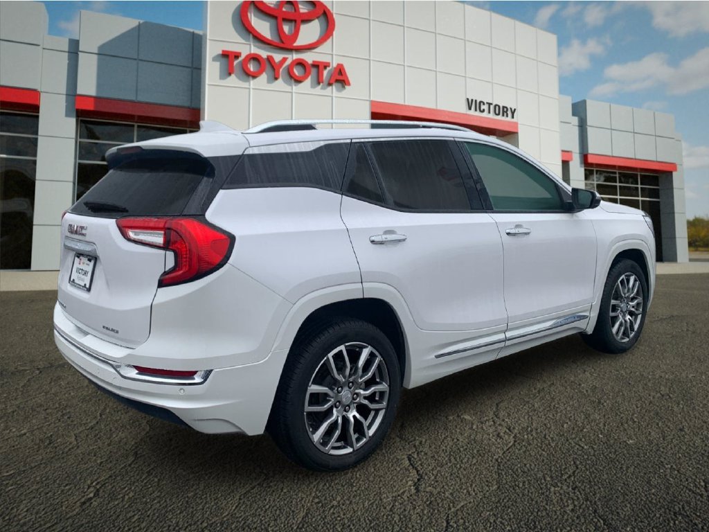Used 2023 GMC Terrain Denali w/ Denali Premium Package AWD/4WD image 3