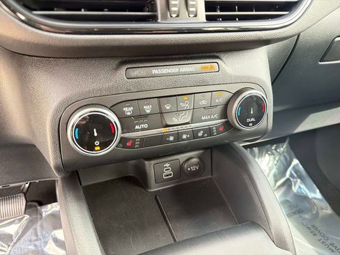Used 2025 Ford Escape ST-Line w/ Cold Weather Package AWD/4WD image 25