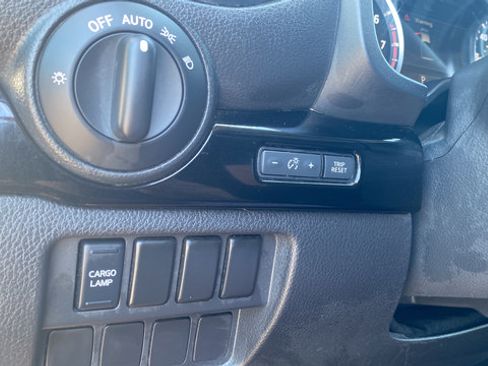 Used 2022 Nissan Titan SV AWD/4WD image 12