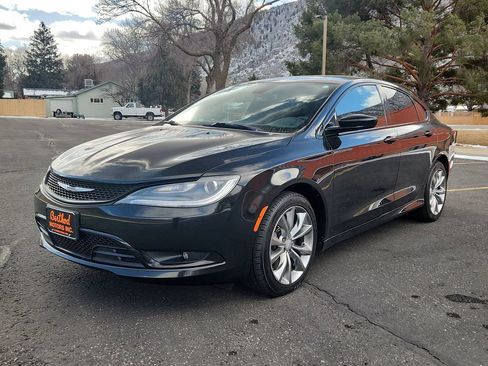 Used 2015 Chrysler 200 S AWD/4WD image 4