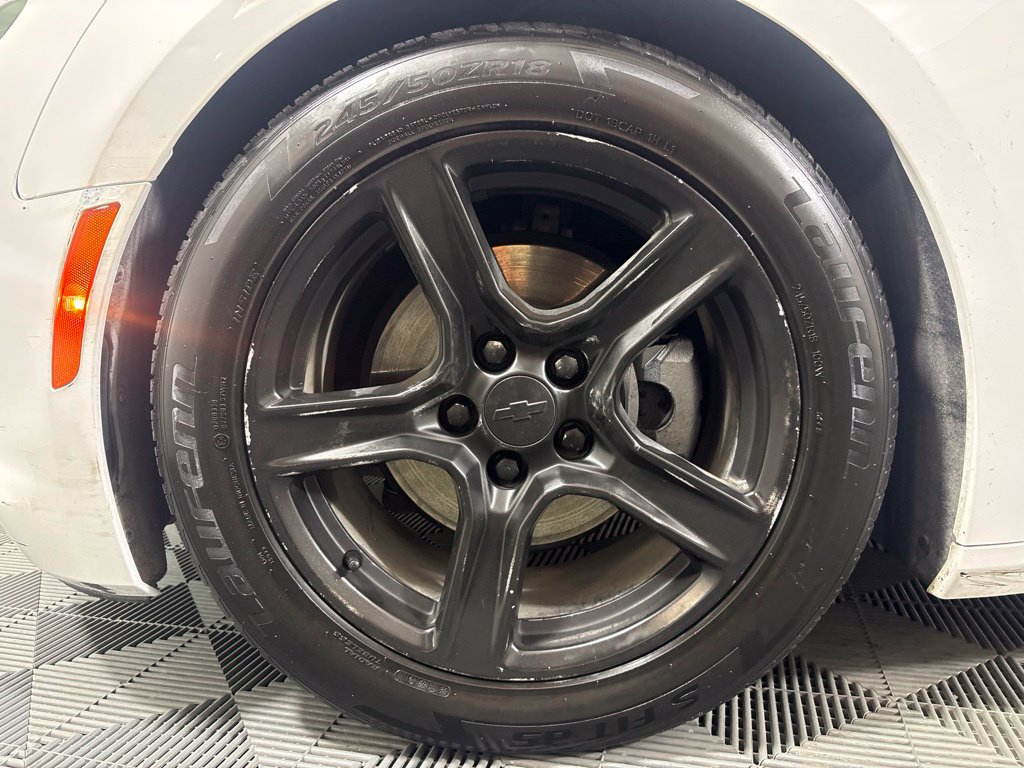 Used 2020 Chevrolet Camaro LT RWD image 8
