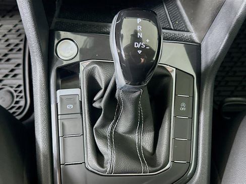 Used 2022 Volkswagen Tiguan SE image 24
