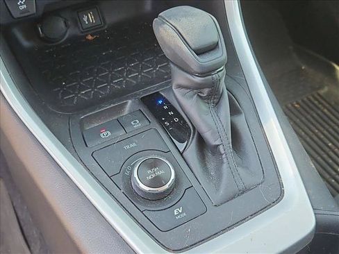 Used 2024 Toyota RAV4 LE AWD/4WD image 14