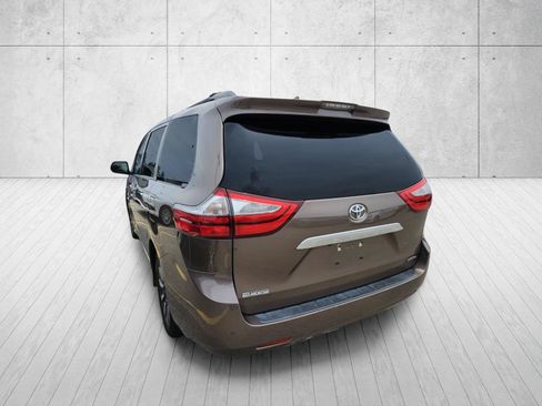 Used 2019 Toyota Sienna Limited Premium FWD image 8