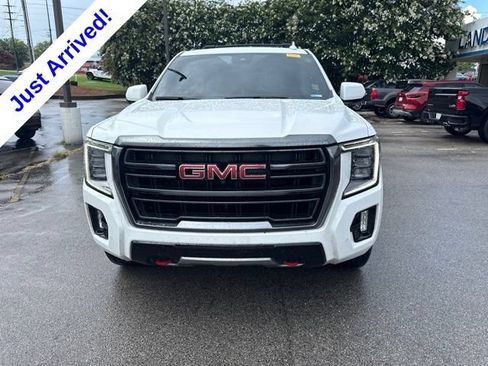 Used 2023 GMC Yukon XL AT4 w/ AT4 Premium Plus Package AWD/4WD image 8