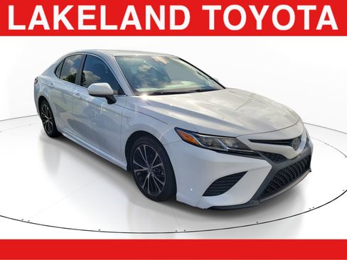 Used 2019 Toyota Camry SE FWD image 1