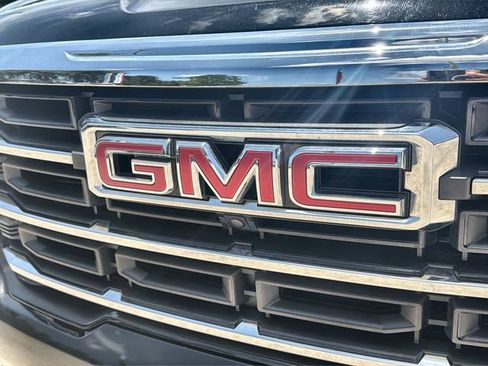 Certified 2026 GMC Acadia Elevation w/ Elevation Premium Package FWD image 30