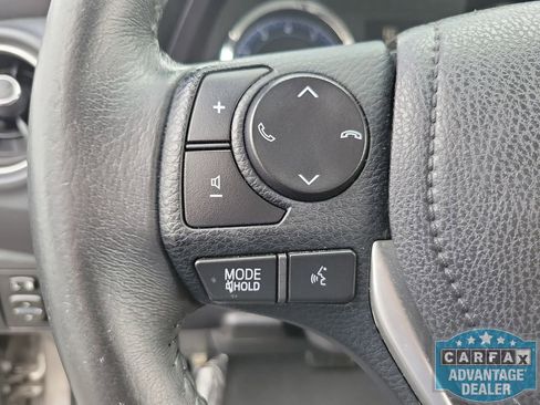 Used 2017 Toyota Corolla SE w/ SE Premium Package FWD image 23