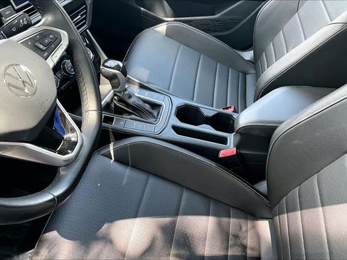 Used 2023 Volkswagen Jetta SE FWD image 17