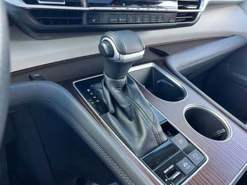 Used 2022 Toyota Sienna XLE image 21