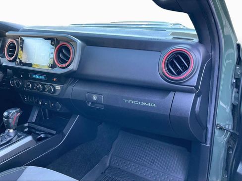 Used 2021 Toyota Tacoma TRD Sport image 17