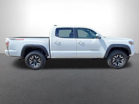 Used 2022 Toyota Tacoma TRD Off-Road w/ Technology Package AWD/4WD image 6