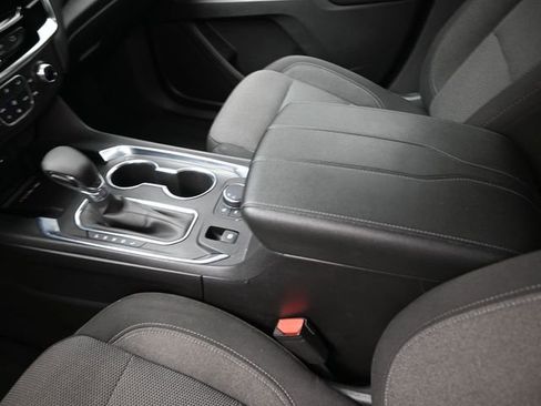 Used 2022 Chevrolet Traverse LT image 31