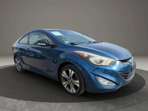 Used 2014 Hyundai Elantra w/ Option Group 2 FWD image 3