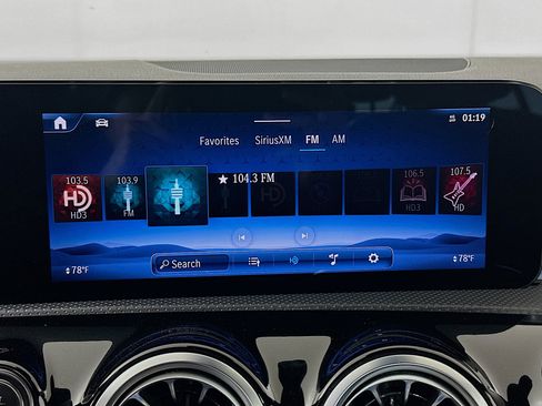 Used 2025 Mercedes-Benz CLA 250 image 21