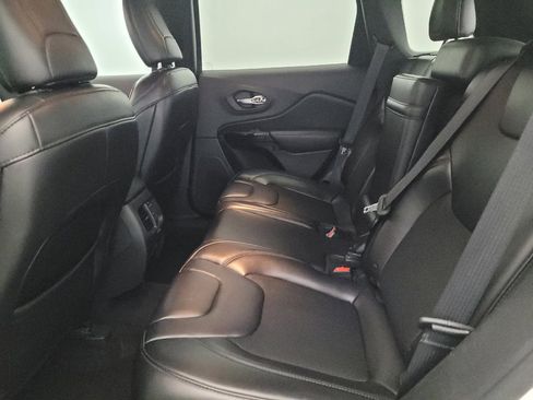 Used 2019 Jeep Cherokee Latitude Plus AWD/4WD image 18