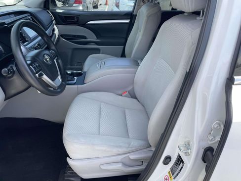 Used 2019 Toyota Highlander LE image 23