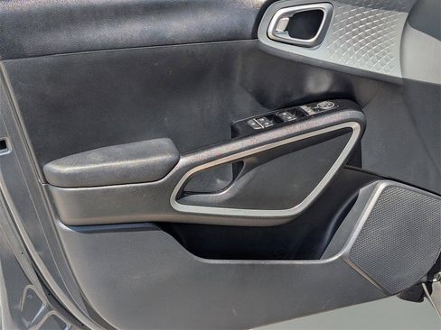 Used 2023 Kia Soul LX w/ LX Technology Package image 16