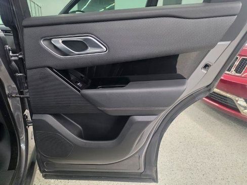 Used 2019 Land Rover Range Rover Velar S AWD/4WD image 38