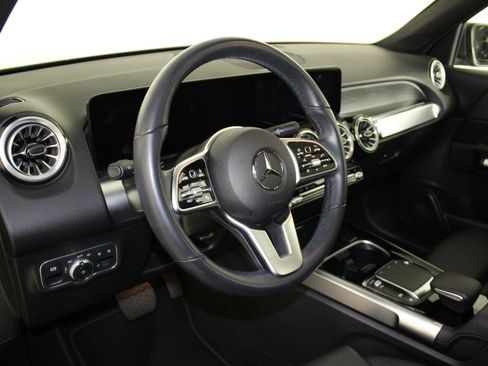 Used 2023 Mercedes-Benz GLB 250 image 4