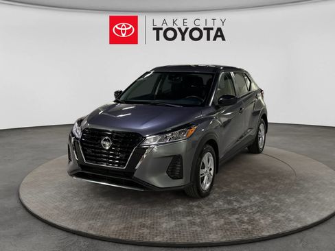 Used 2022 Nissan Kicks S FWD image 1