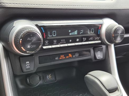 Used 2025 Toyota RAV4 XLE AWD/4WD image 20