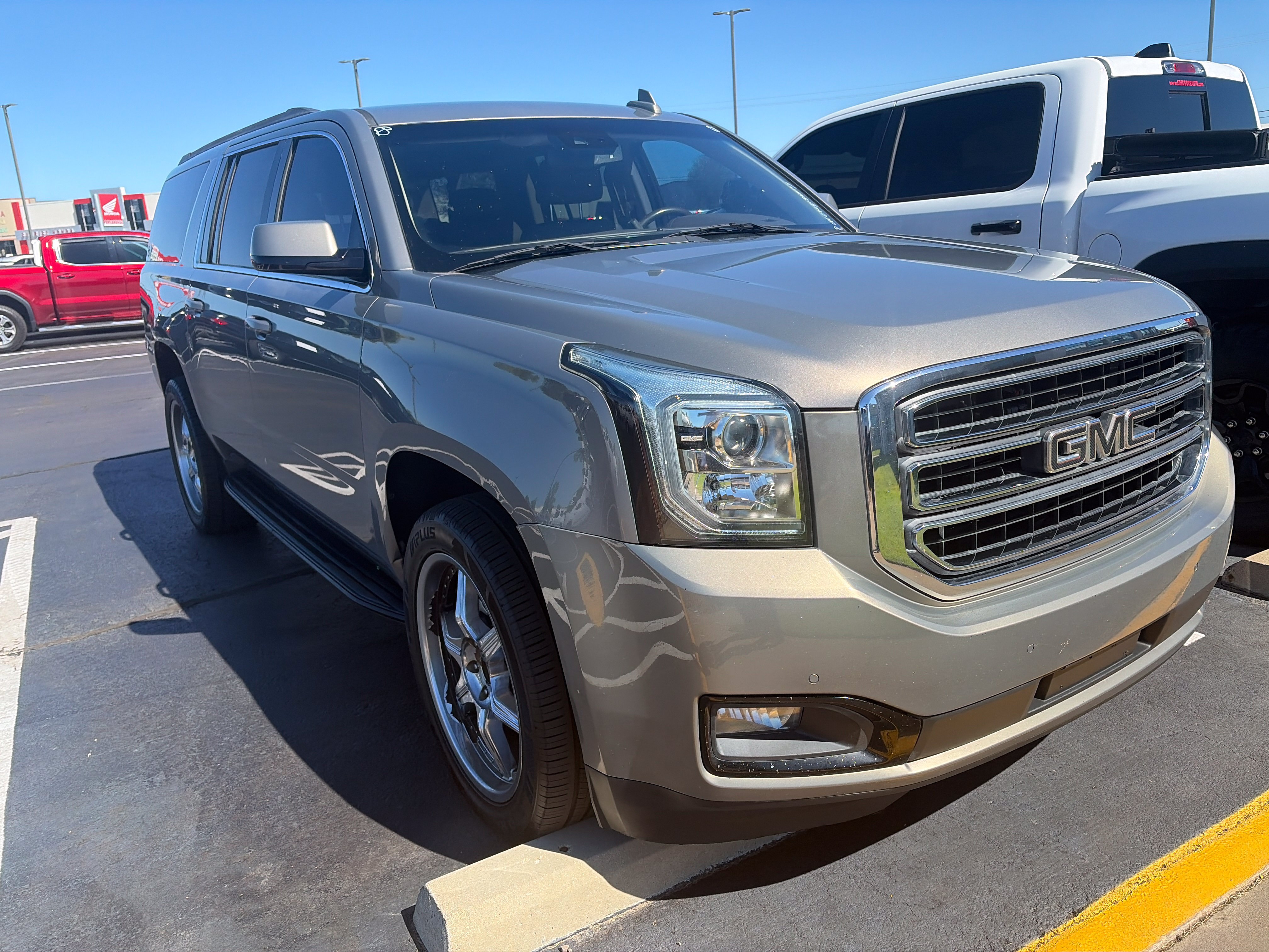 Used 2019 GMC Yukon XL SLT RWD image 3