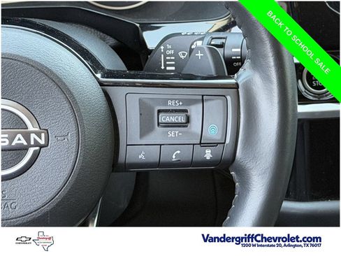 Used 2024 Nissan Pathfinder SL FWD image 14