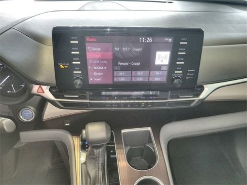 Used 2024 Toyota Sienna LE image 16