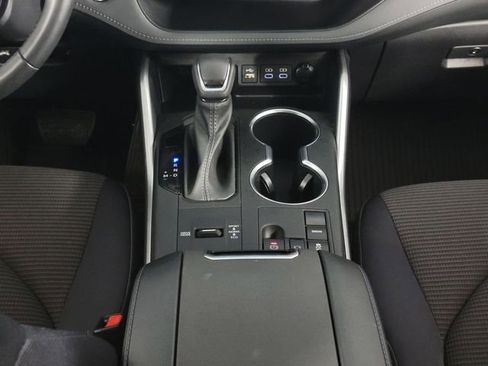 Used 2023 Toyota Highlander LE image 25