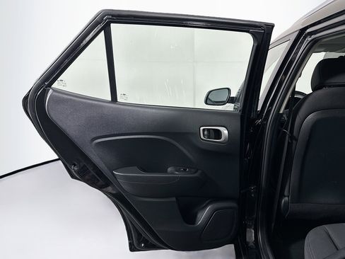 Used 2024 Hyundai Venue SEL image 26