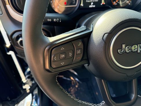 Used 2025 Jeep Wrangler Sport image 18