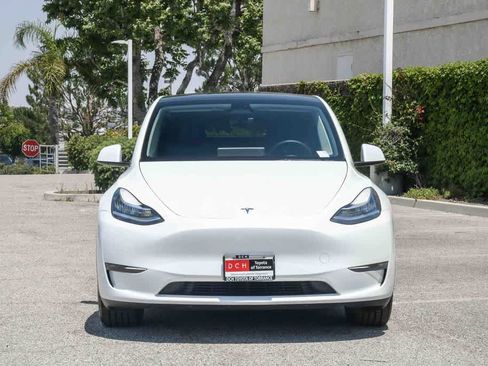 Used 2022 Tesla Model Y Long Range AWD/4WD image 2