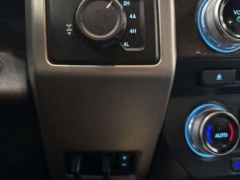 Used 2015 Ford F150 Platinum w/ Equipment Group 701A Luxury image 14