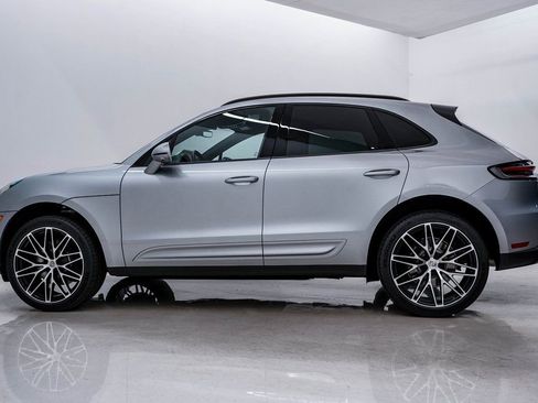 New 2026 Porsche Macan image 2