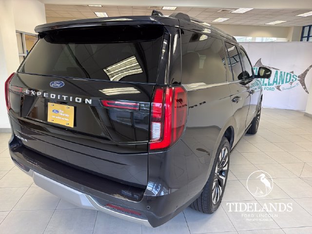 Certified 2025 Ford Expedition Platinum w/ Driver's Package AWD/4WD image 9