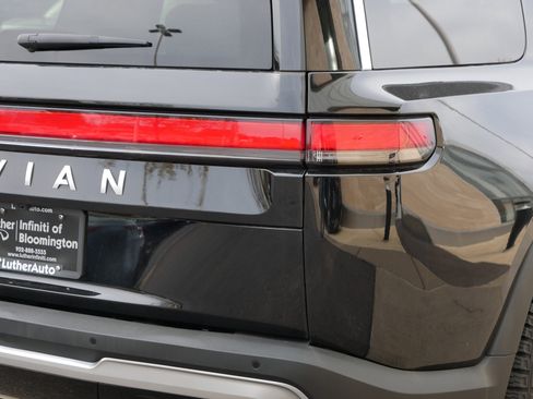 Used 2023 Rivian R1S Launch Edition image 17