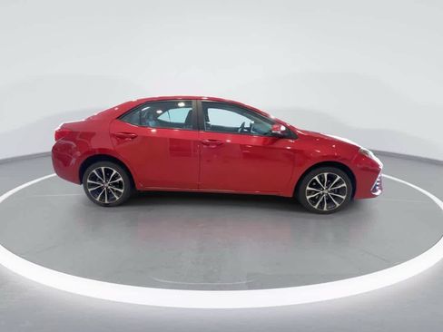Used 2017 Toyota Corolla SE w/ SE Premium Package FWD image 9