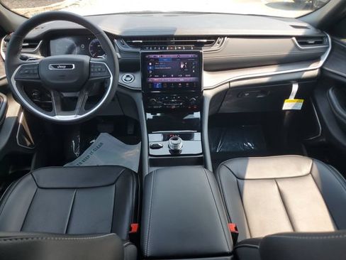 Certified 2025 Jeep Grand Cherokee L Limited w/ Luxury Tech Group II AWD/4WD image 19