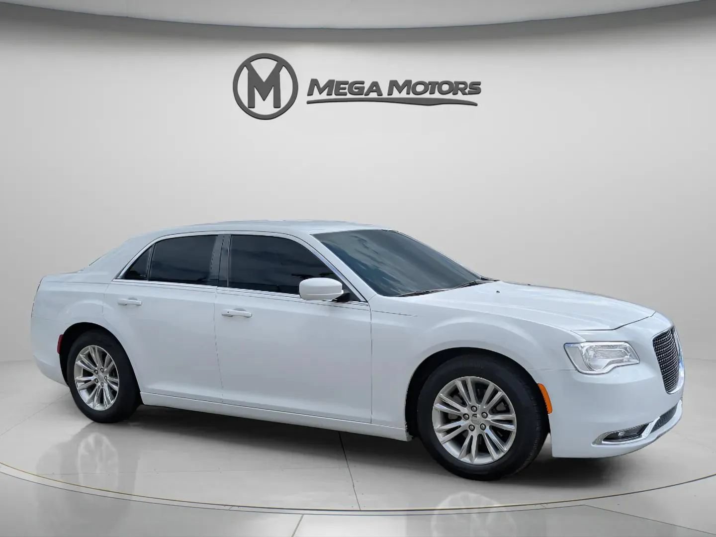 Used 2021 Chrysler 300 Touring RWD image 10