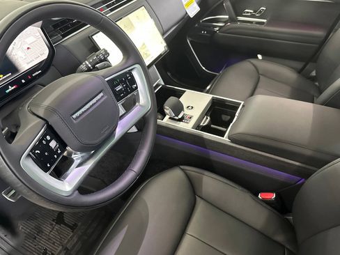 New 2025 Land Rover Range Rover SE image 5
