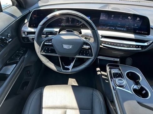 Used 2024 Cadillac Lyriq Luxury AWD/4WD image 18