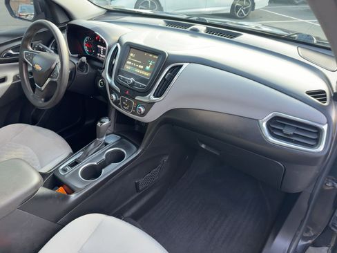 Used 2018 Chevrolet Equinox LS image 34