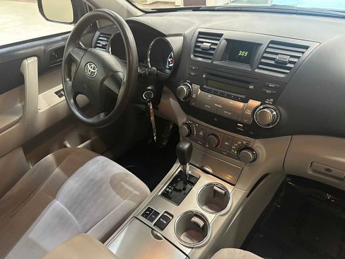 Used 2012 Toyota Highlander FWD image 27