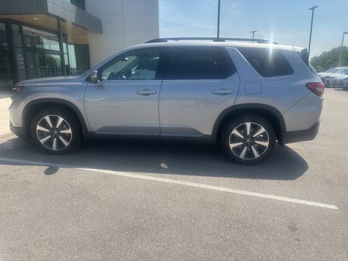 Used 2023 Honda Pilot Elite image 4